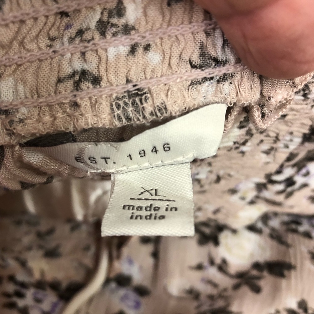 Button Back Top/Blouse - Picture 4 of 5